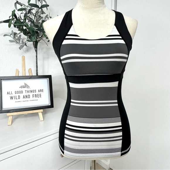 Lululemon Athletica  Run Fast Track Black White Stripe Criss Cross Back Size 2 - Picture 2 of 12